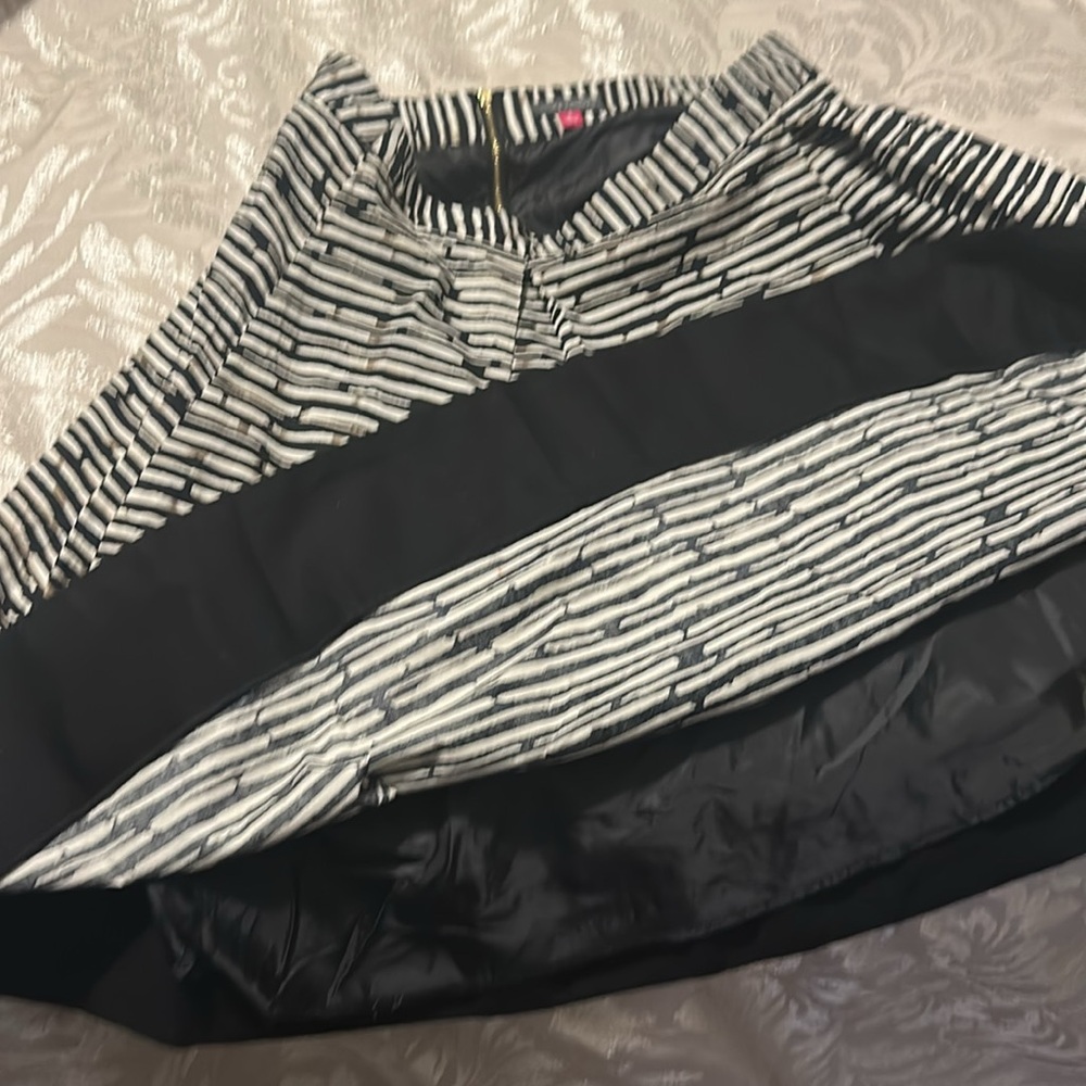 Vince Camuto skirt - Picture 4 of 4